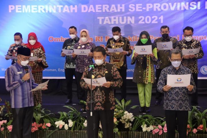 Gubernur Arinal Djunaidi Hadiri Penandatanganan Dan Deklarasi Komitmen Kepala Daerah Dalam Penyelenggaraan Pelayanan Publik